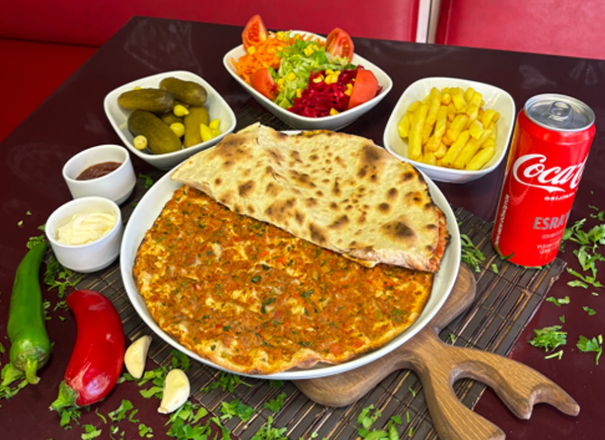 Kaşarlı Lahmacun