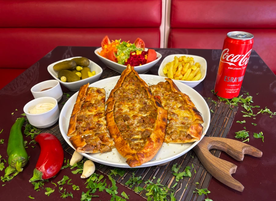 Tavuklu Kuşbaşılı Pide