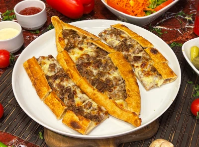 Kavurmalı Kaşarlı Pide