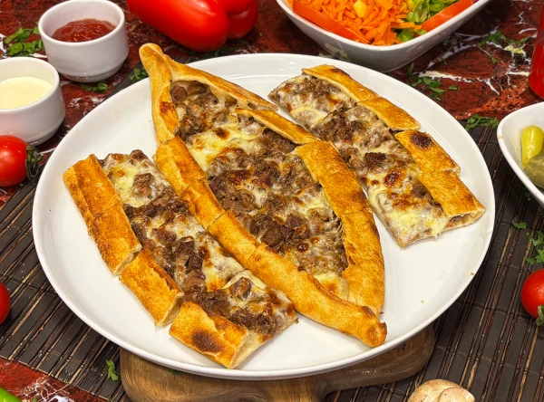 Kavurmalı Kaşarlı Pide