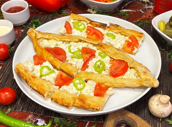 Peynirli Domatesli Pide