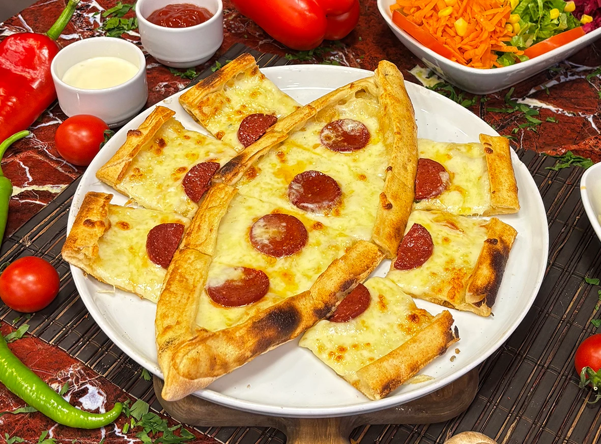 Sucuklu Kaşarlı Pide 